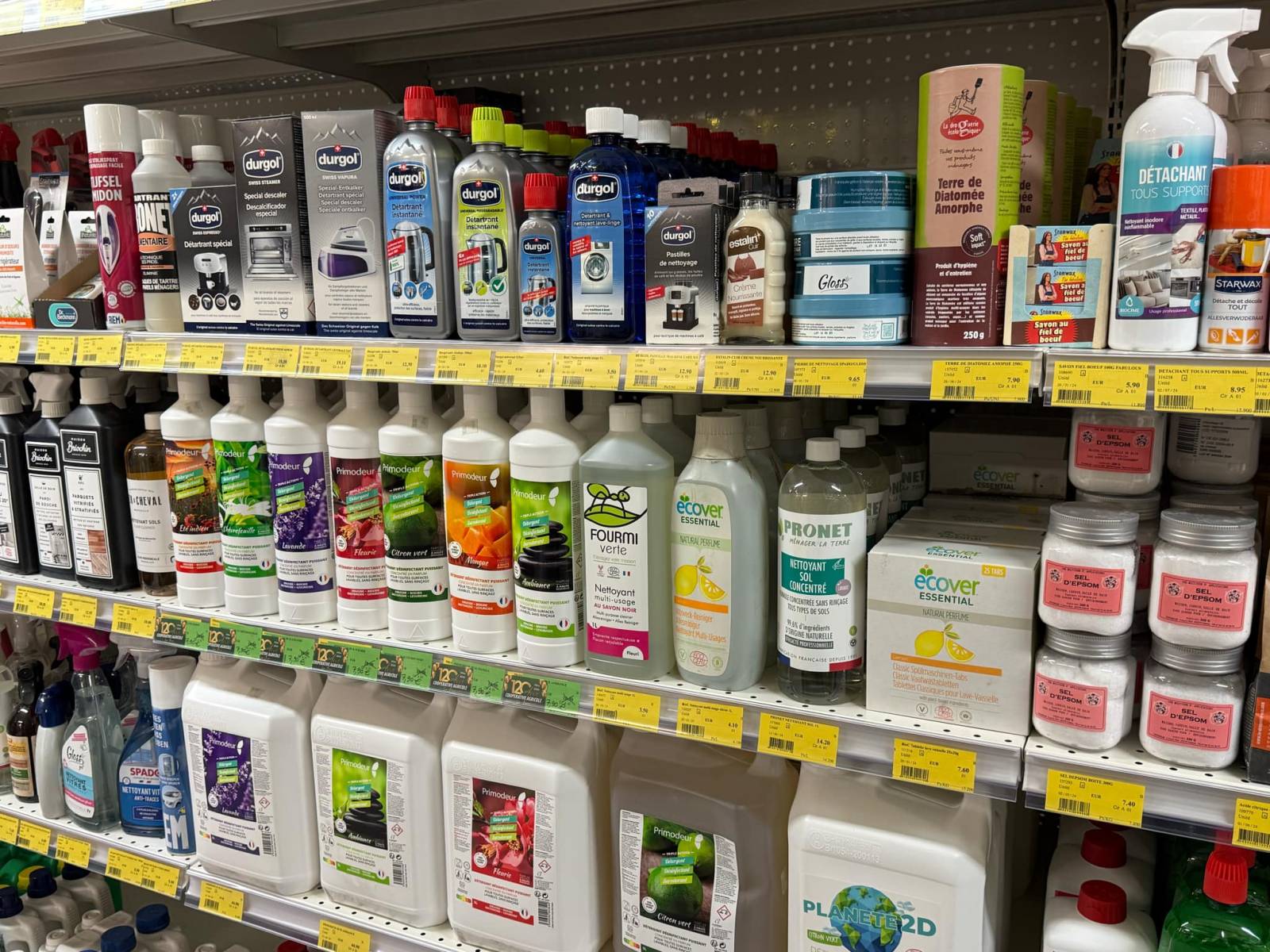 Produits ménagers et d’hygiène disponibles chez Maison à Vivre Brico SOPAVAR à Six-Fours et Sanary