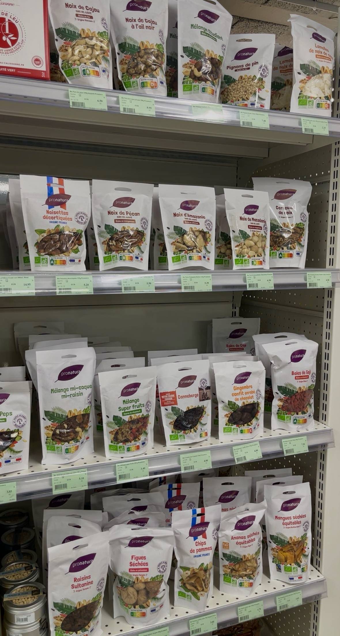 Fruits secs BIO de haute qualité sélectionnés chez SOPAVAR à Sanary et Six Fours près de Toulon