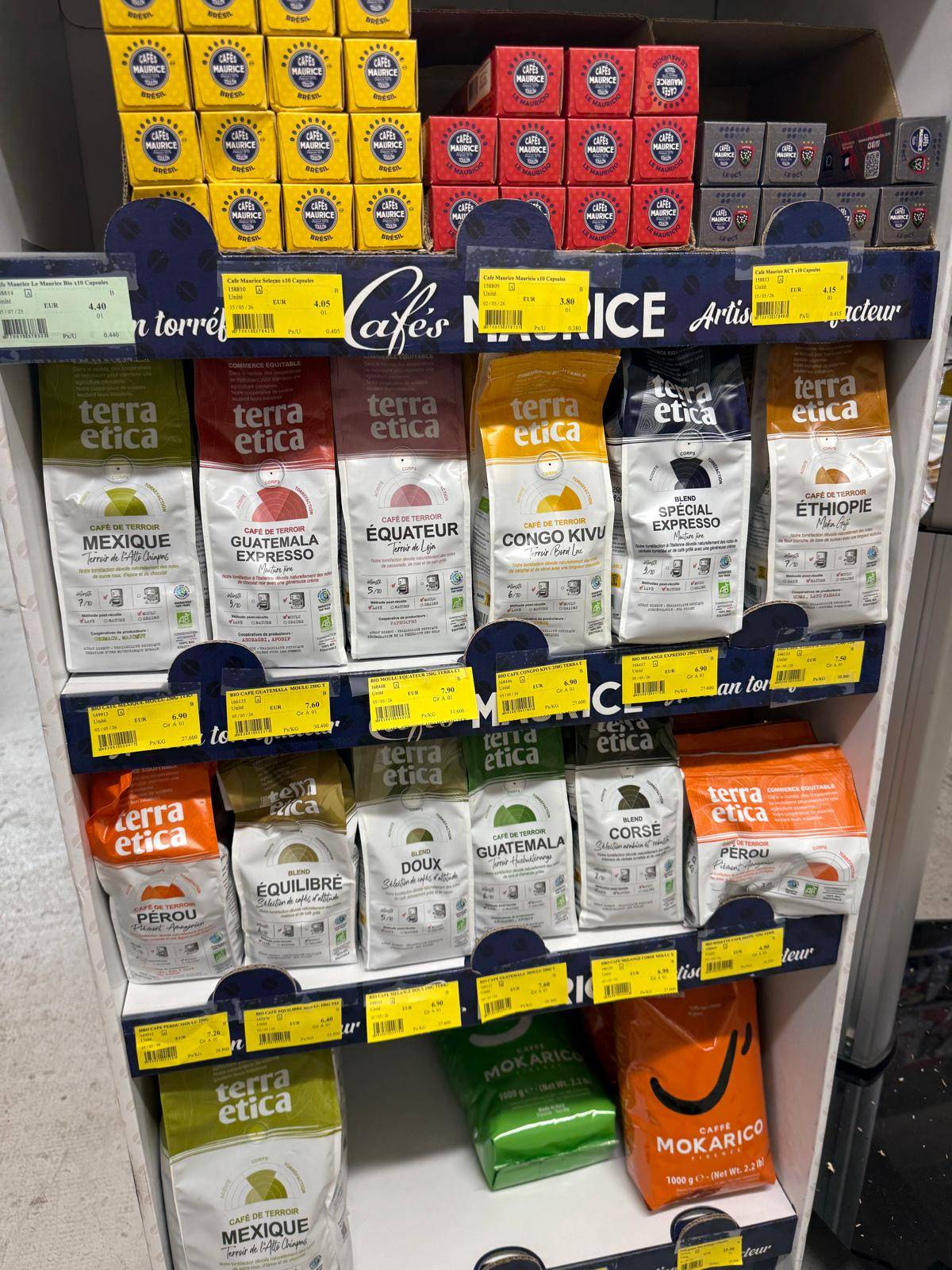Le présentoir Cafés Maurice chez SOPAVAR : les capsules 100 % arabica compatibles Nespresso du torréfacteur toulonnais depuis 1875, au prix coopératif à Six-Fours et Sanary près de Toulon