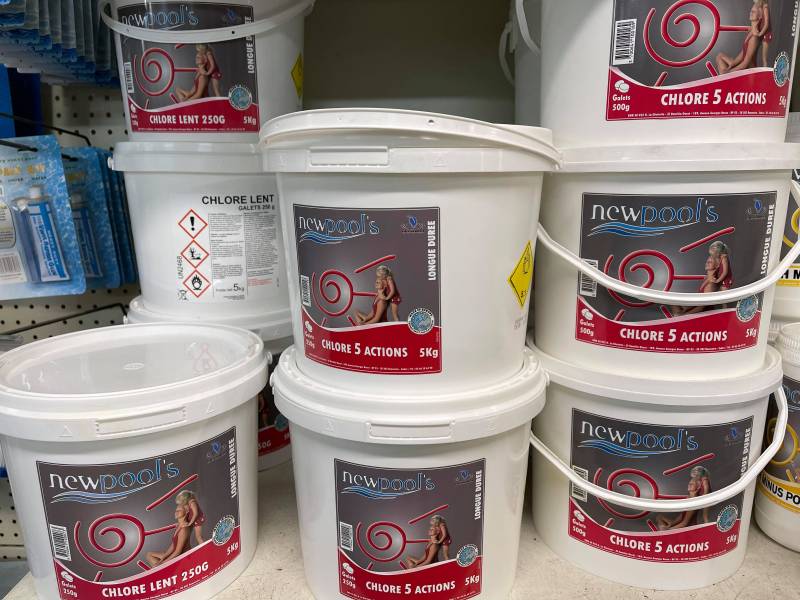 Chlore 5 actions chlore lent brome anti algues oxygène actif produits piscine et spa jacuzzi dans votre coopérative agricole Sopavar à Sanary et à Six Fours près de Toulon dans le Var