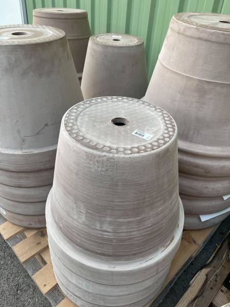 Poterie déco en terre cuite grande taille en vente dans votre jardinerie Sopavar à Six Fours et à Sanary