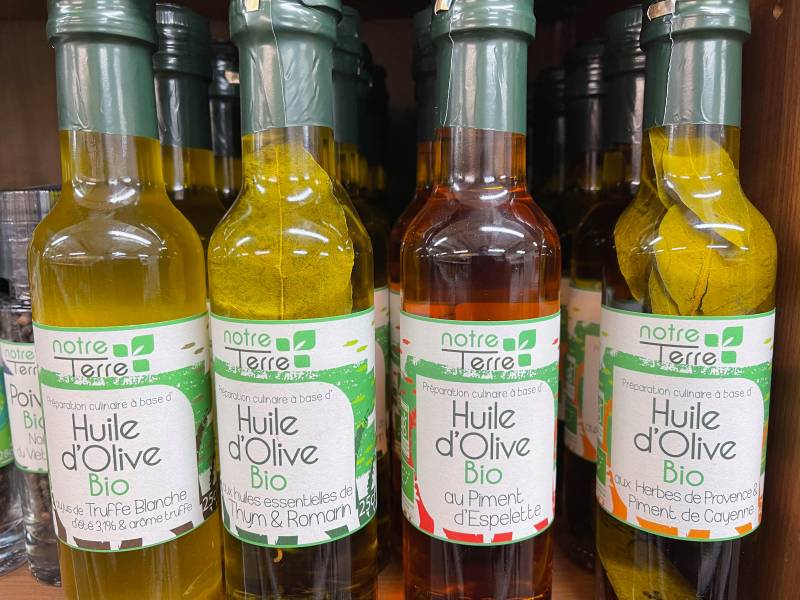 Huile d'olive Bio aromatisée dans votre jardinerie coopérative agricole Sopavar à Sanary et à Six-fours dans le Var près de Toulon.