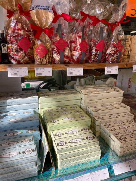 Rayon de nougat Fouque blanc félibres noir en vente dans vos jardineries Sopavar à Six Fours et à Sanary près de chez vous à Toulon La Seyne et Saint Mandrier