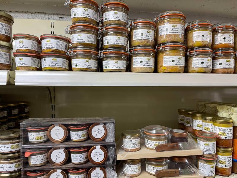 Coffret cadeau du Manoir d’Alexandre avec son foie gras ses pâtés terrines et rillettes à découvrir dans vos coopératives agricoles Sopavar à Sanary et à Six Fours près de Toulon dans le Var