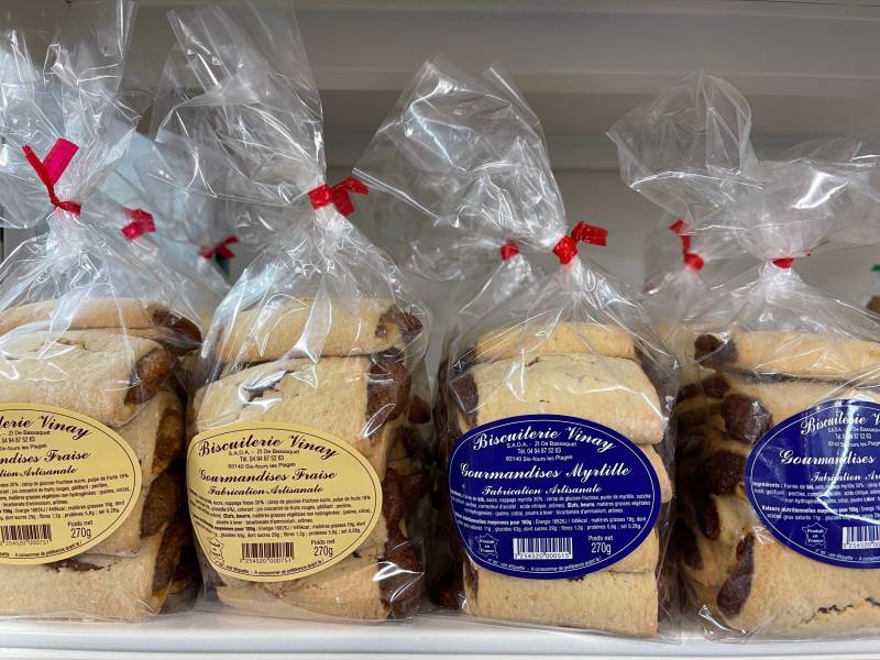 Les sablés navettes biscuits fourrés fabriqués à Six Fours par la biscuiterie Vinay sont de grande qualité, c’est dans votre jardinerie Sopavar à Sanary et à Six Fours près de Toulon dans le Var