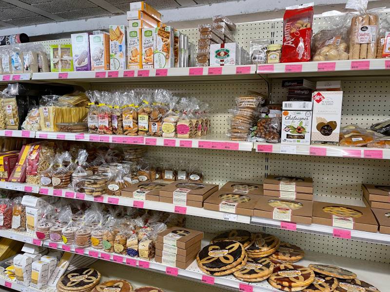 Les sablés navettes biscuits fourrés fabriqués à Six Fours par la biscuiterie artisanale Vinay en vente toute l’année dans votre coopérative agricole Sopavar à Sanary et à Six Fours près de Toulon dans le Var