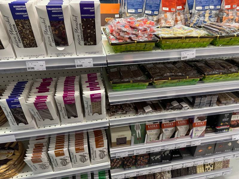 Chocolat noir au lait ou blanc dans votre jardinerie coopérative agricole SOPAVAR à Six Fours et à Sanary près de Toulon dans le Var