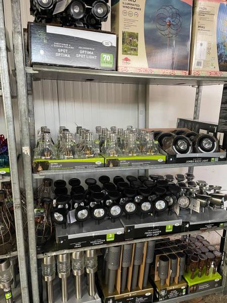 Ampoule LED solaire à prix imbattable dans nos 2 magasins dans votre coopérative agricole près des centres-villes de Sanary et de Six Fours près de Toulon dans le Var