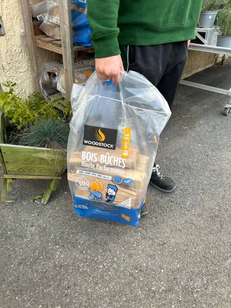 Bois de chauffage Woodstock pas cher respectant l’environnement dans nos 2 magasins près des centres-villes de Six Fours près de Toulon dans le Var