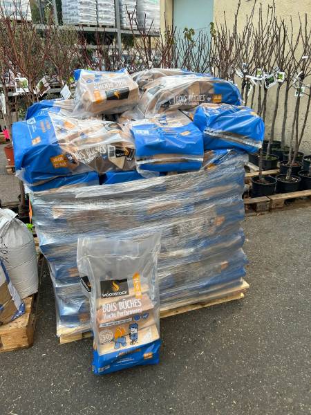Bois de chauffage et buches Woodstock pas cher dans vos coopératives agricoles jardineries Sopavar à Six Fours près de Toulon dans le Var