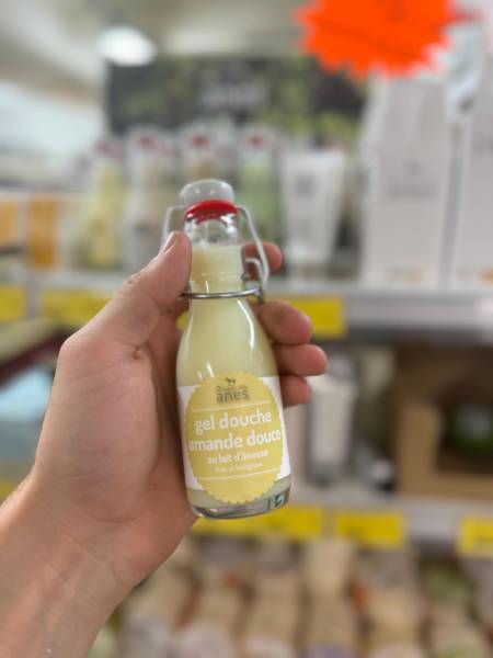 Crème et lait corporel lait d’ânesse dans votre jardinerie Sopavar à Sanary et à Six Fours près de Toulon dans le Var
