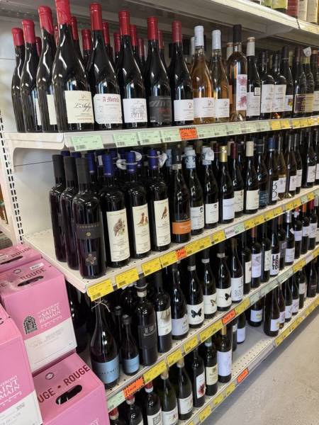 Rayon caviste SOPAVAR avec vins sélectionnés Bandol, Mont Caume et Côtes de Provence pas chers