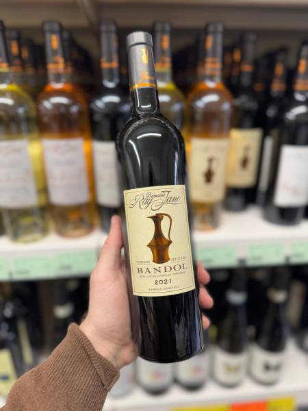 Vin Bio issu des vignes de SANARY dans votre coopérative agricole SOPAVAR près des centres-villes de Sanary et de Six Fours près de Toulon dans le Var