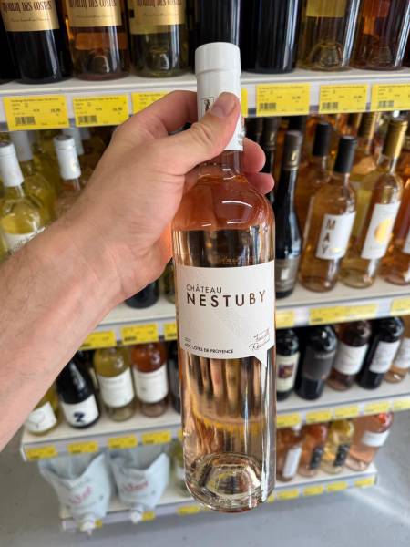 « Bouteille de vin rouge AOP Côtes de Provence du Château Nestuby à la cave SOPAVAR de Six Fours et de Sanary 