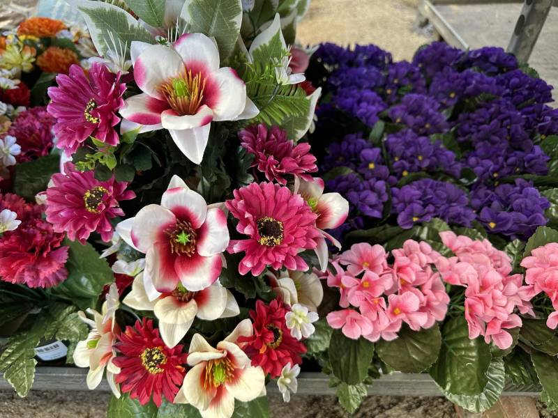 Fleurs artificielles lestées dans votre jardinerie coopérative agricole SOPAVAR à Six Fours et à Sanary près de Toulon dans le Var