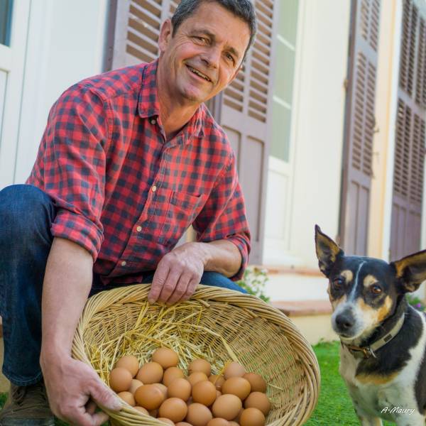 Pierre VACHIER producteur d’œufs BIO dans votre jardinerie coopérative agricole SOPAVAR à Six Fours et à Sanary près de Toulon dans le Var